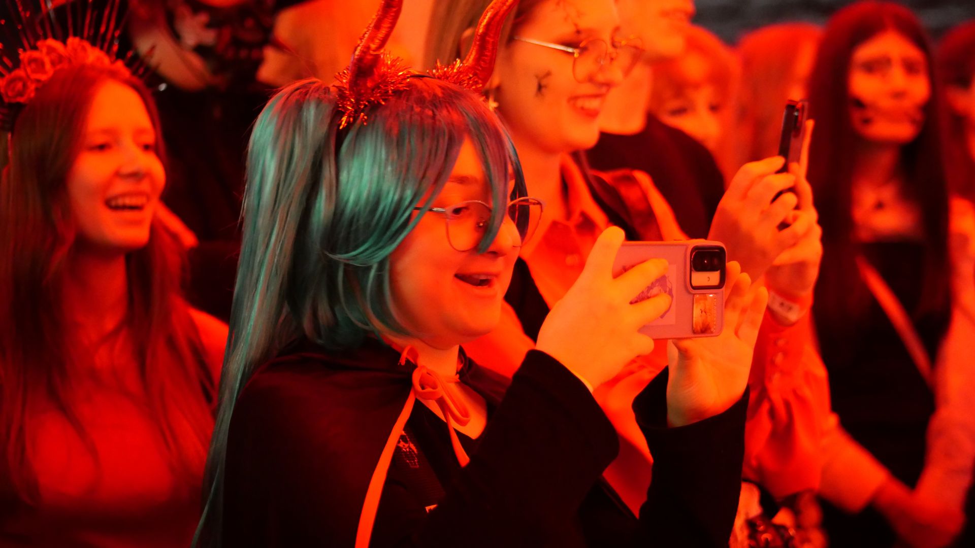 Костюми, аніме та техно: як Запоріжжя відсвяткувало Геловін