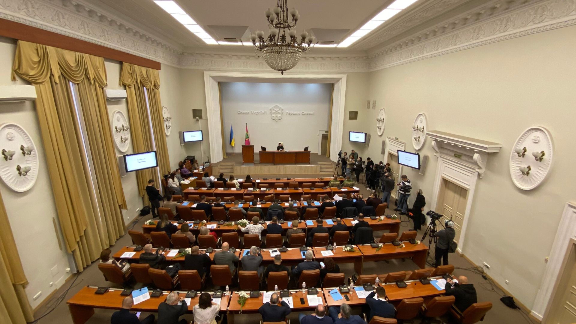 Нова назва Комунарського, зміни в бюджеті та питання МАФів: як пройшла сесія Запорізької міської ради