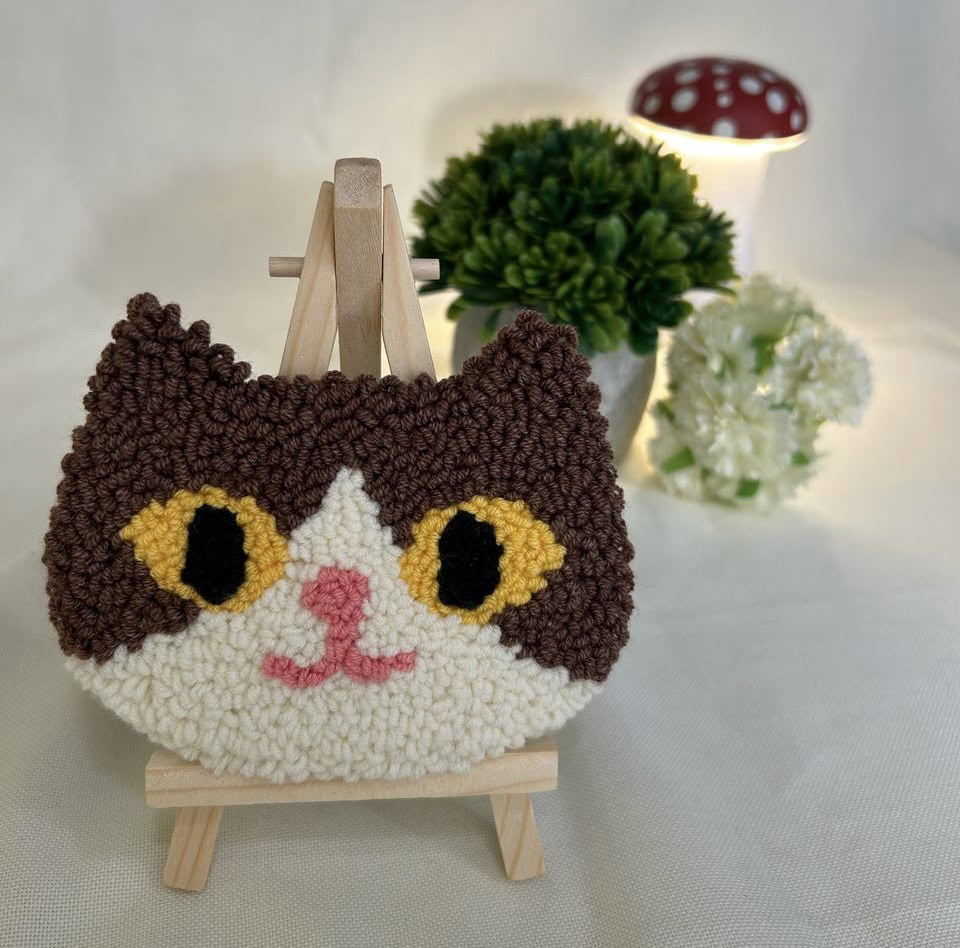 Мистецтво килимової вишивки: як запоріжанка створює красу з ниток