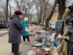 «Дорослі люди тут стають підлітками»: як живе і працює запорізька барахолка