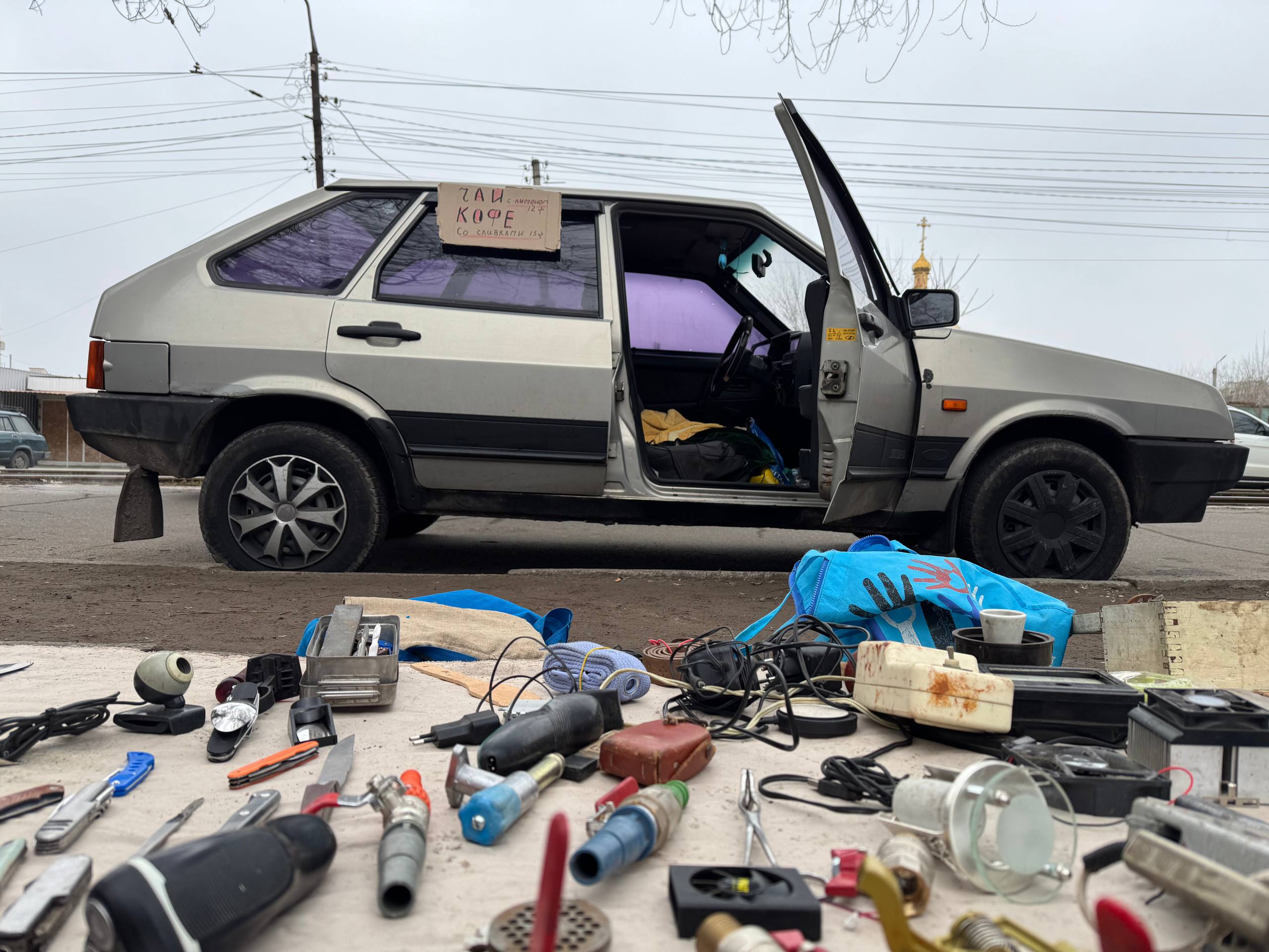 «Дорослі люди тут стають підлітками»: як живе і працює запорізька барахолка