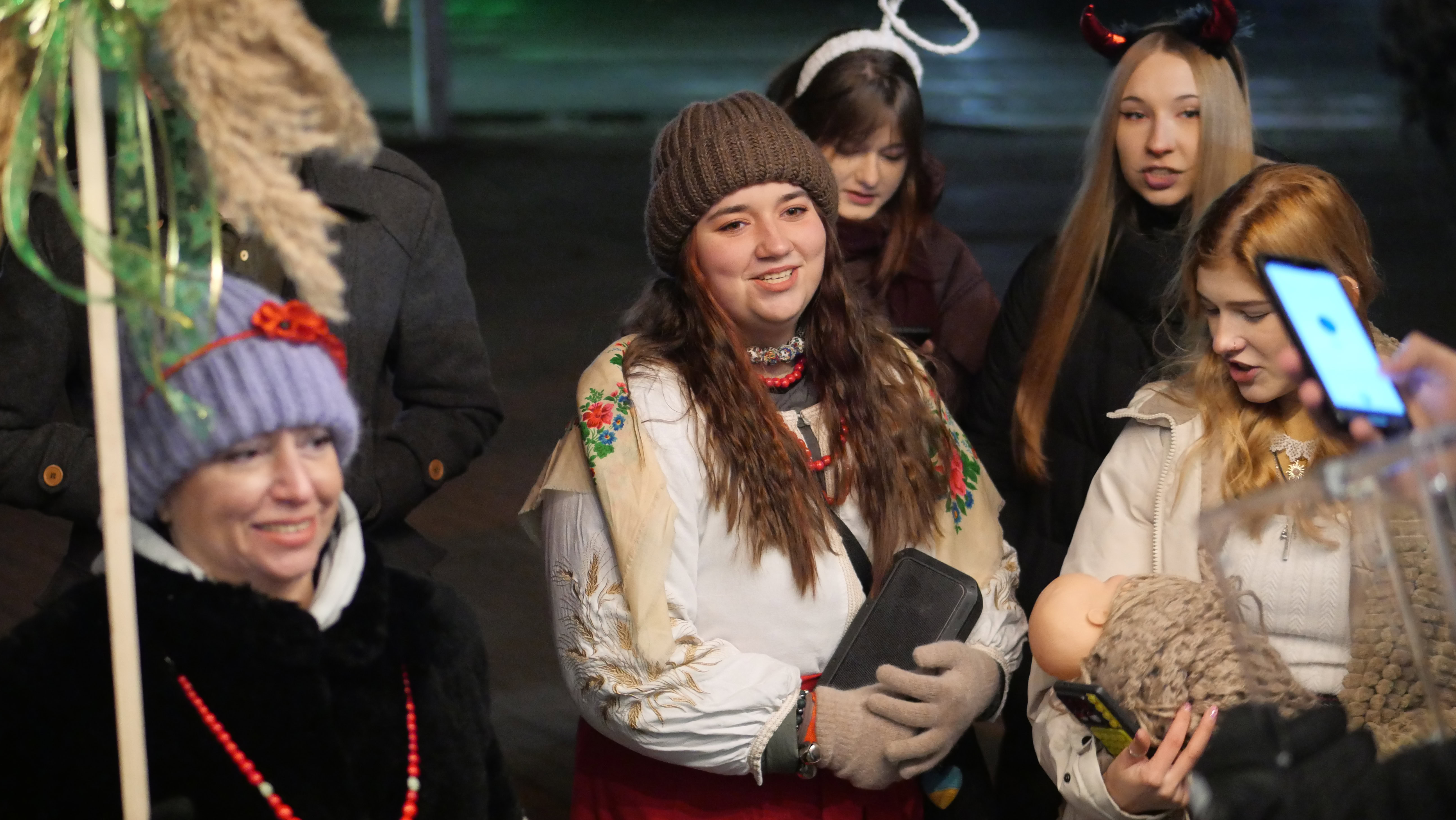 Коляд, коляд, колядниця: як запоріжці у Різдво збирали гроші на ЗСУ