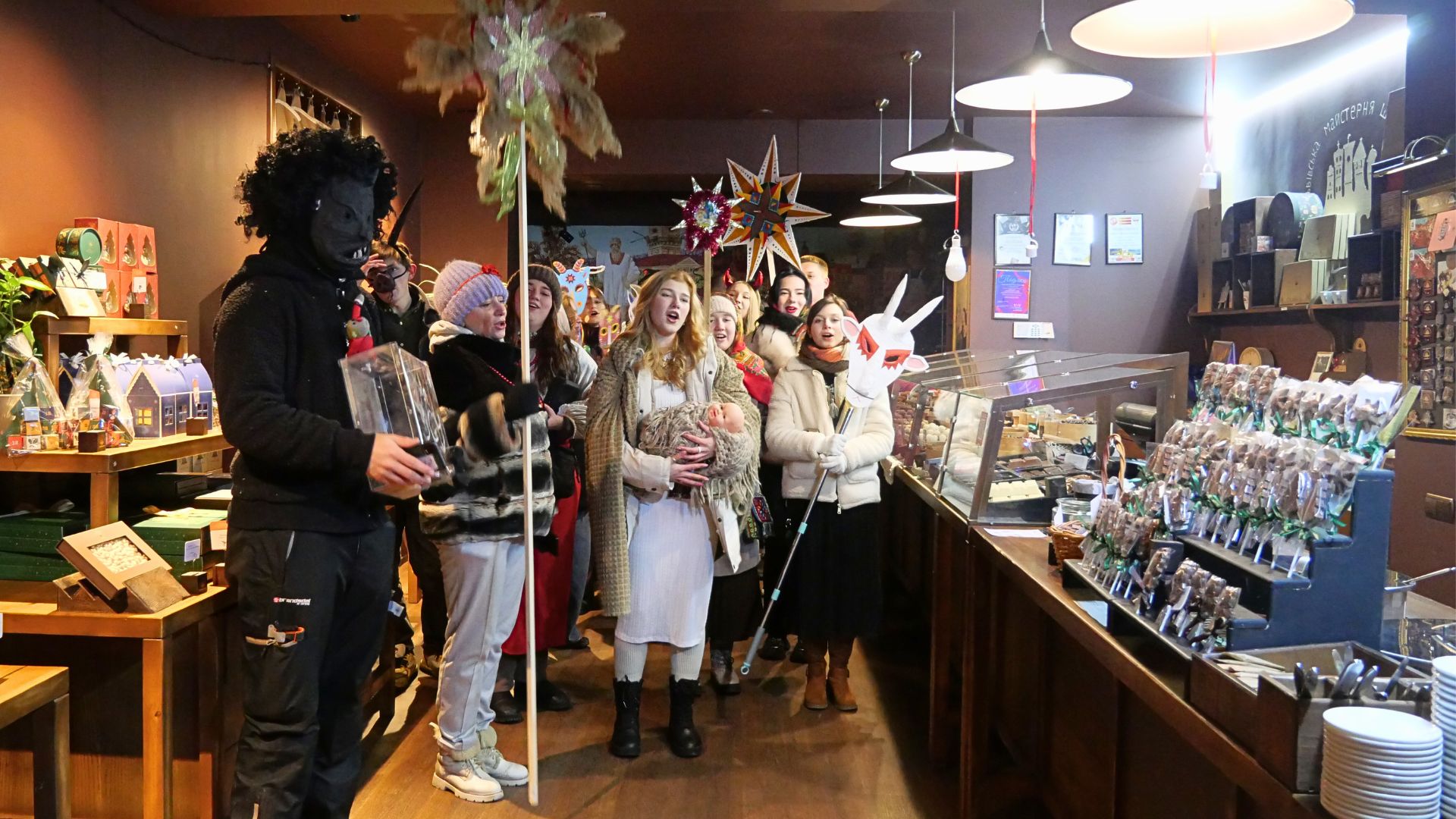 Коляд, коляд, колядниця: як запоріжці у Різдво збирали гроші на ЗСУ