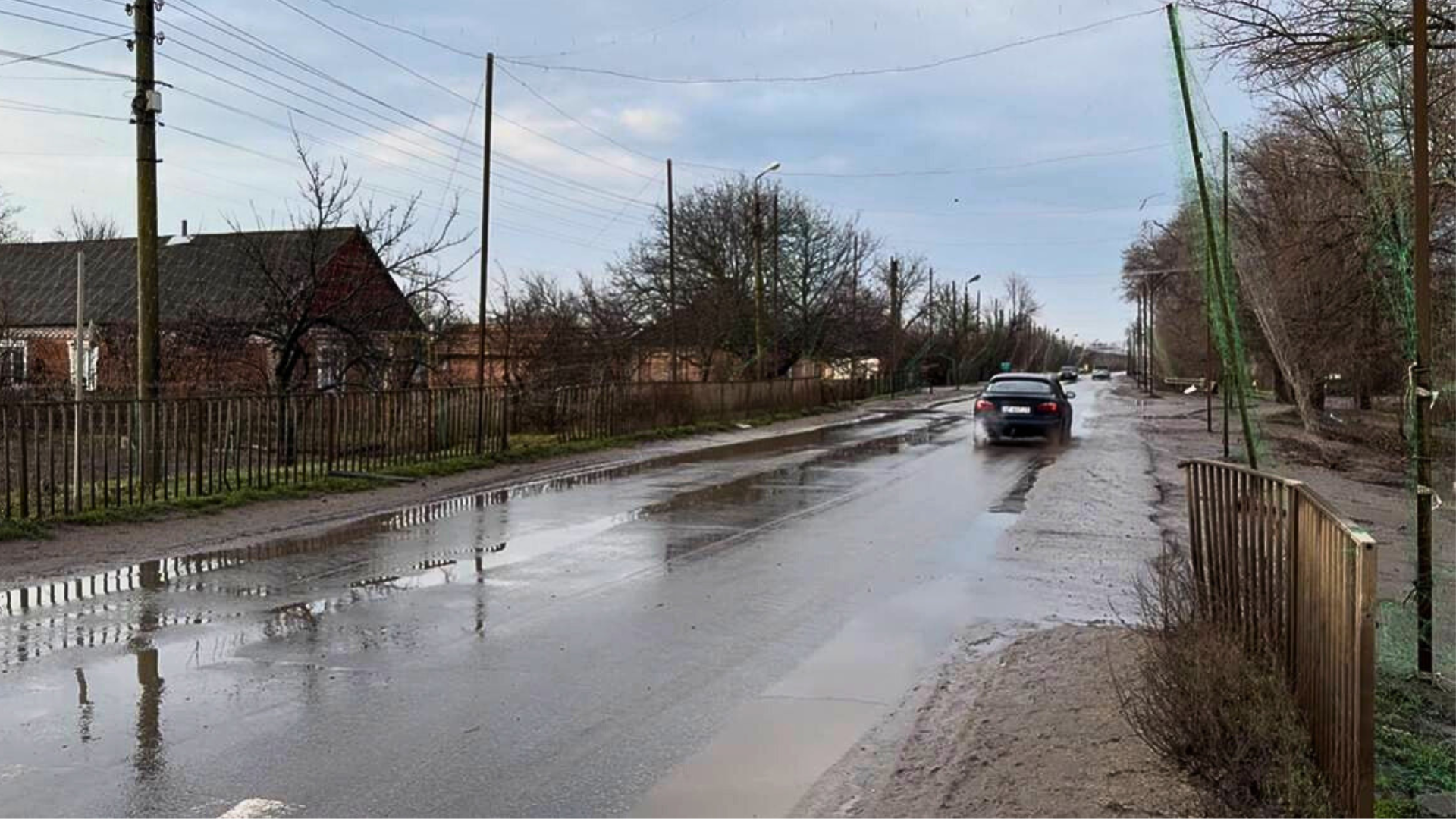 «У нас ще тихо. А далі по трасі – війна»: як живе село Таврійське