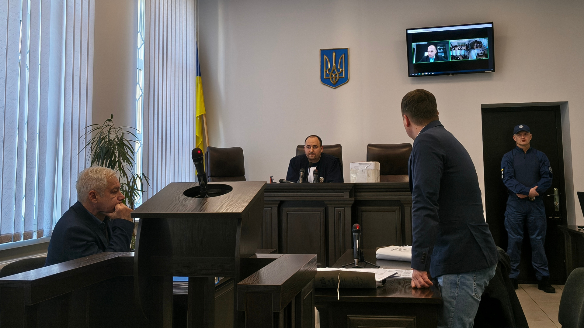 Боротьба за сквер Тарасова: суд відмовив в оскарженні рішення міськради про поділ скверу