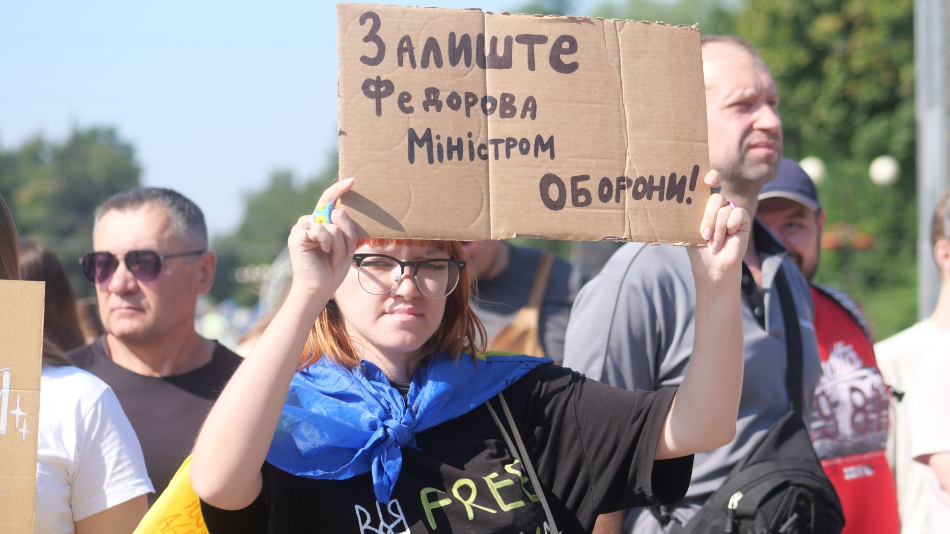 «Чекаємо на роботі завтра!»: у Запоріжжі мітингували проти відставки міністра оборони Михайла Федорова