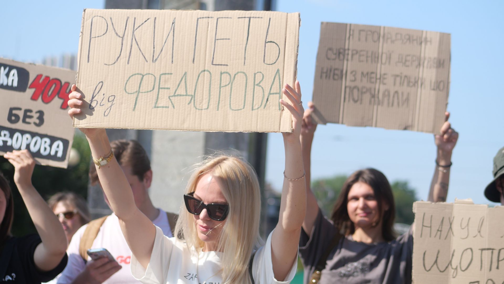 «Чекаємо на роботі завтра!»: у Запоріжжі мітингували проти відставки міністра оборони Михайла Федорова