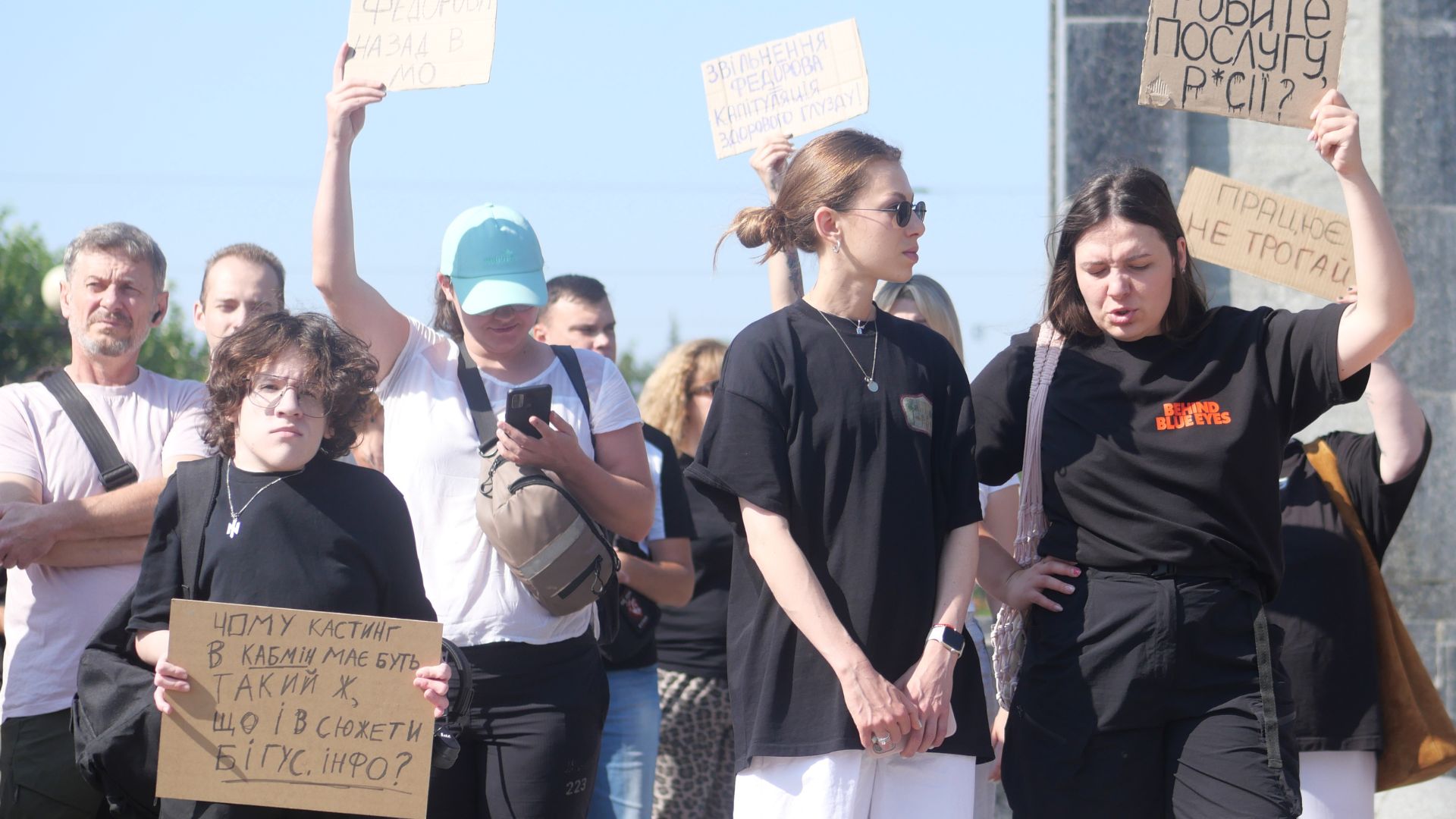 «Чекаємо на роботі завтра!»: у Запоріжжі мітингували проти відставки міністра оборони Михайла Федорова