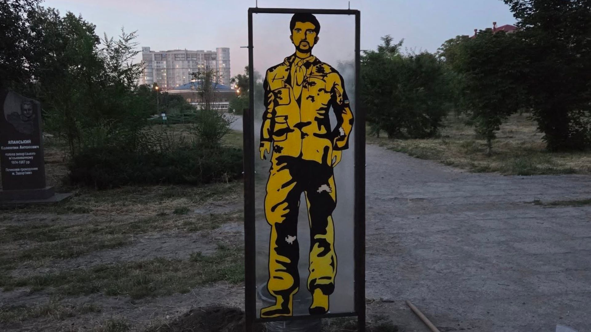 Толока, мозаїка, стенди: у Запоріжжі облаштовують сквер імені Дениса Тарасова