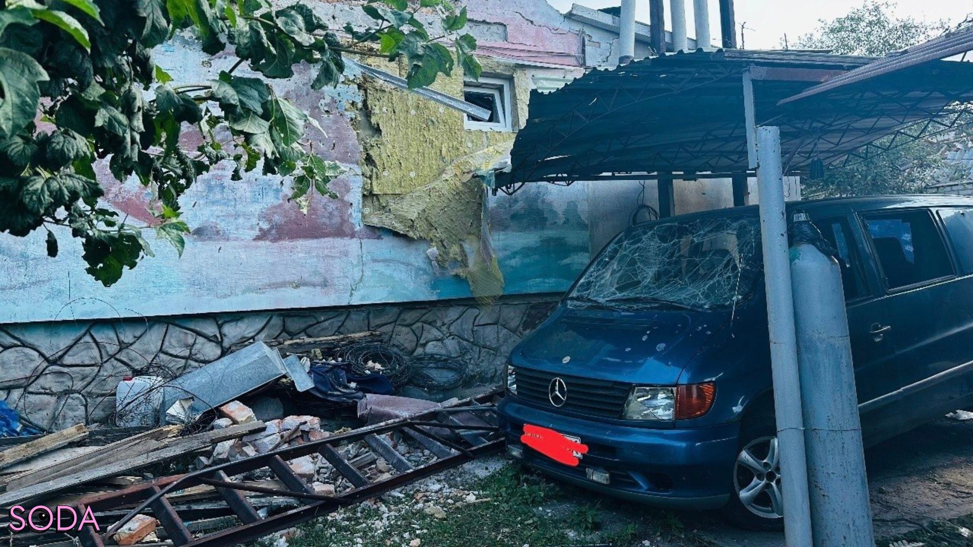 «Їх чекає горе в майбутньому, але що нам з того»: як живуть люди в Мар’ївці без зв’язку під обстрілами