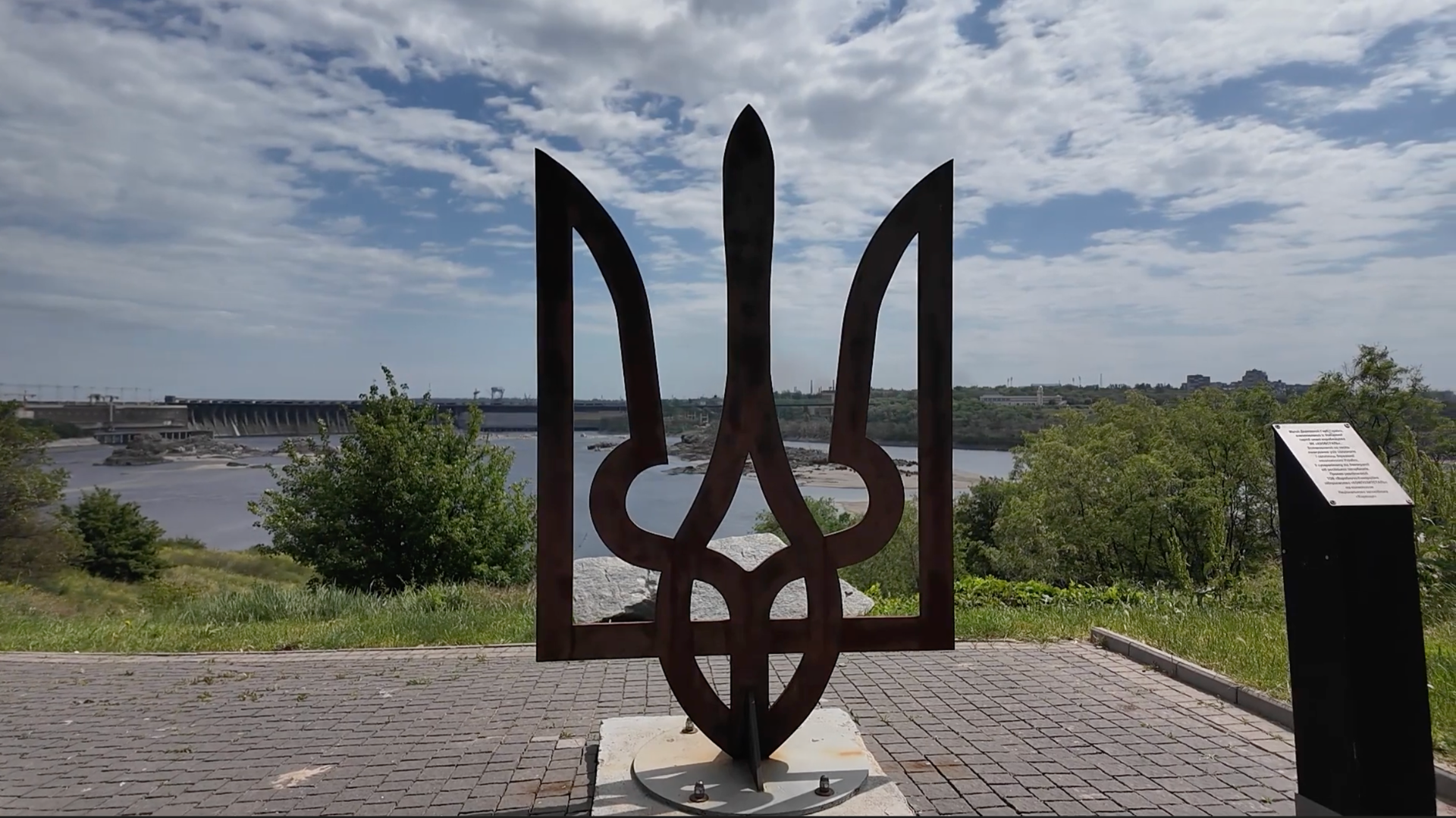 Скарбниця на Дніпрі: як Хортиця об’єднала язичницькі святилища, скандинавські мечі та козацькі схрони
