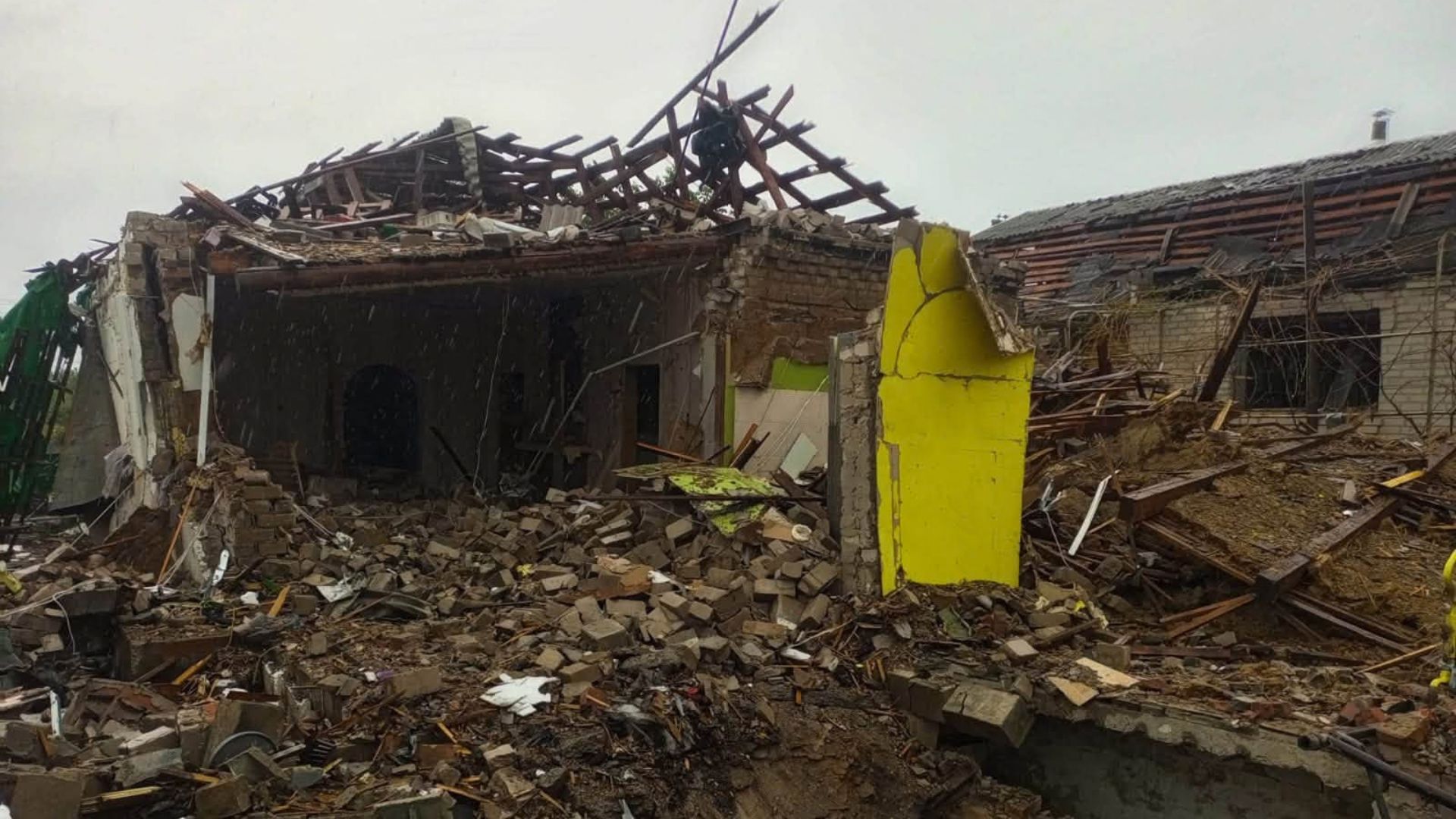 Відсутність зв’язку, світла та часті пожежі: як живе Кушугумська громада під обстрілами