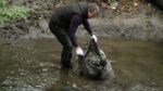 Очистити берег і перевірити воду: у Запоріжжі провели толоку на березі річки Суха