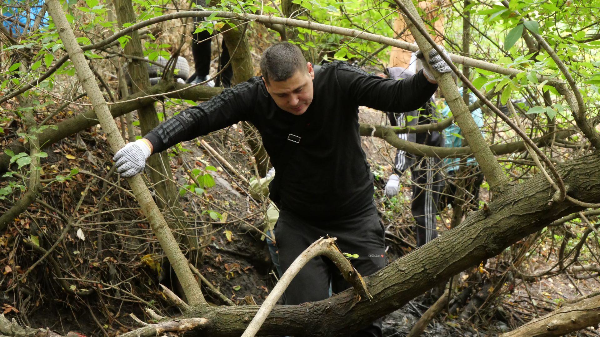 Очистити берег і перевірити воду: у Запоріжжі провели толоку на березі річки Суха