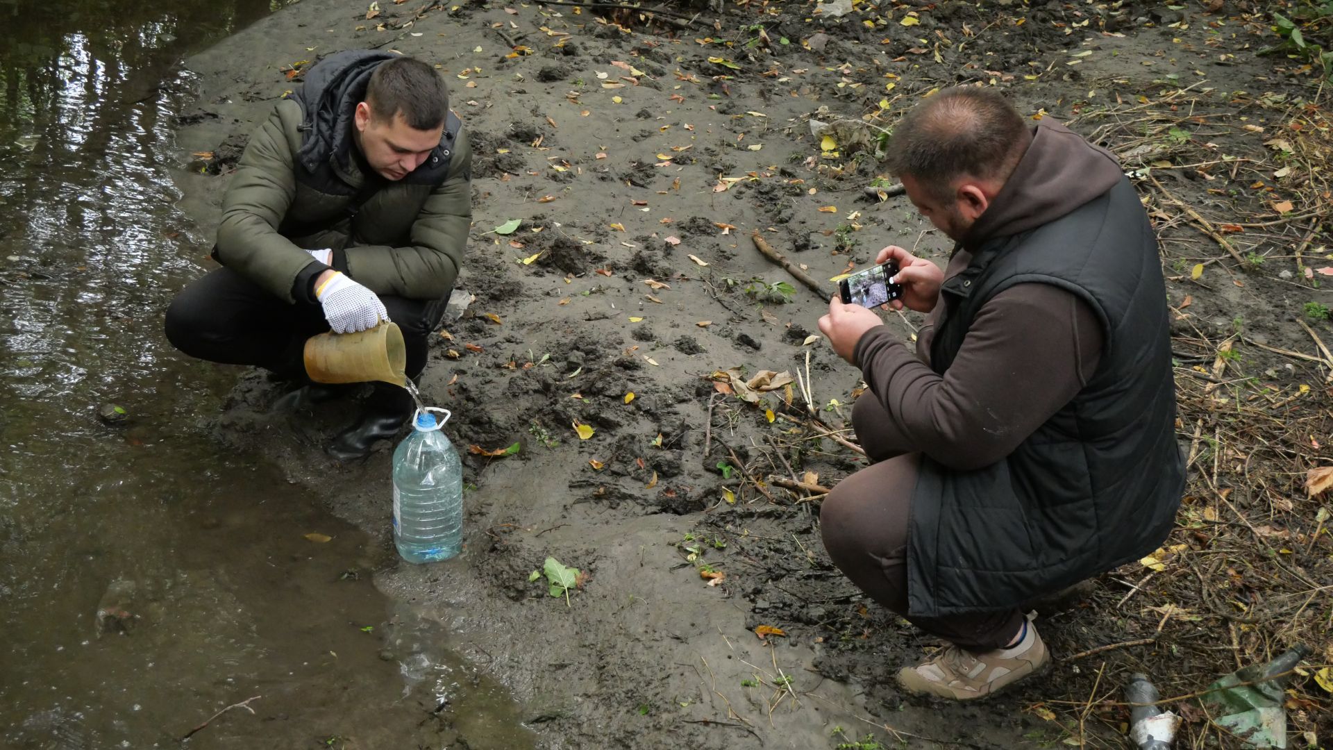 Очистити берег і перевірити воду: у Запоріжжі провели толоку на березі річки Суха